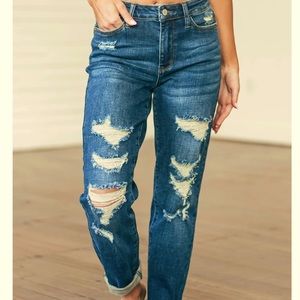 NWT JUDY BLUE MID RISE DESTROYED BOYFRIEND JEANS ✨